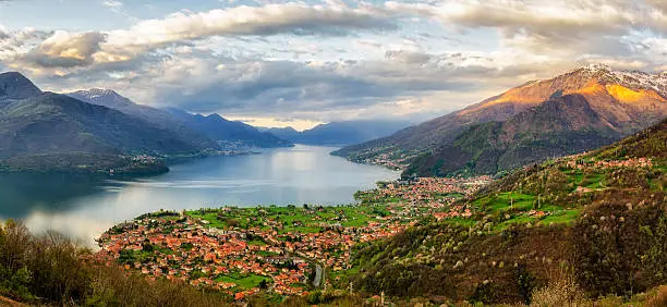 Lago di Como (Lake Como) high definition panorama from Peglio at sunrise