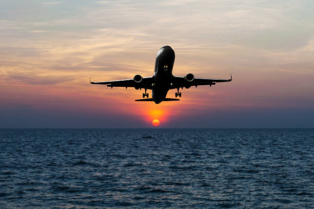 istock Airplane come down to the land 523036994