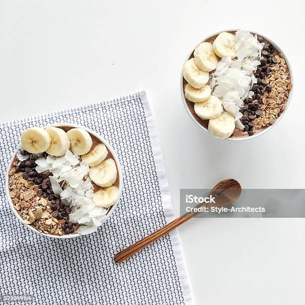 Batido Tazón De Fuente Foto de stock y más banco de imágenes de Batido de frutas - Batido de frutas, Fondo blanco, Asaí