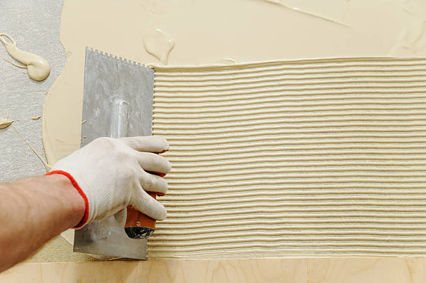 istock Laying plywood on the floor. 523051378
