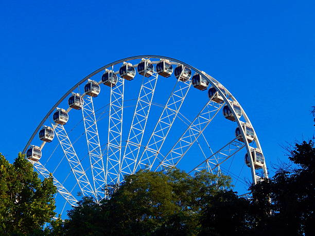 чёртово колесо - carnival spinning built structure frame стоковые фото и изображения