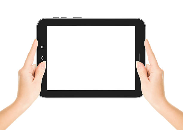 femme mains tenant une tablette tactile ordinateur pour gadgets - newspaper digital tablet digitally generated image note pad photos et images de collection