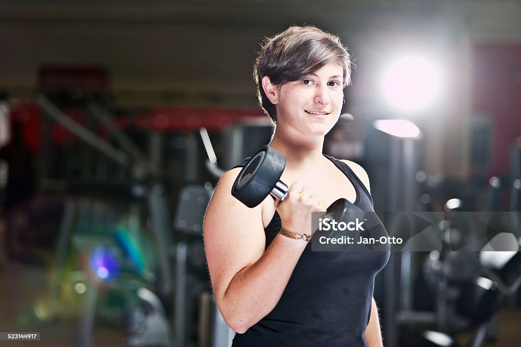 Training des Bizeps, mit Hanteln - Lizenzfrei Anaerobes Training Stock-Foto