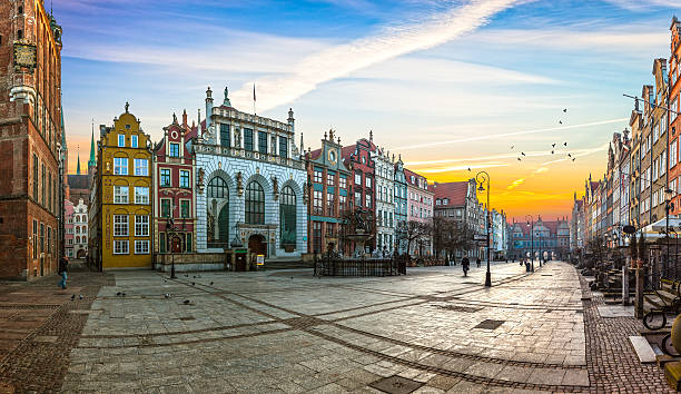 the long lane street in gdansk - gdansk stok fotoğraflar ve resimler