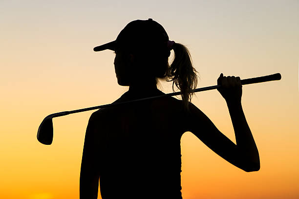 kobieta kobietach - golf women female concentration zdjęcia i obrazy z banku zdjęć