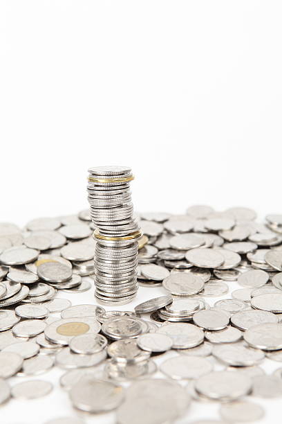 硬貨の山 - coin stacking nickel penny ストックフォトと画像