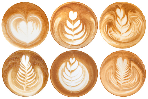 Lista de un café con leche arte formas aislado sobre un fondo blanco photo
