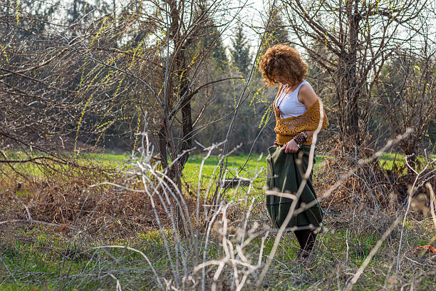 o estilo boho - hippie women dreadlocks human hair - fotografias e filmes do acervo