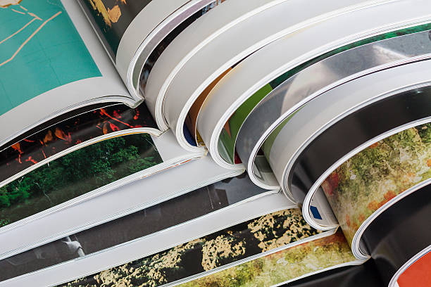 スタックの雑誌 - stack of papers 写真 ストックフォトと画像