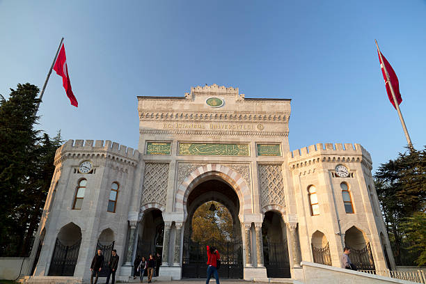 istanbul university gate - beyazıt meydanı fotoğraflar stok fotoğraflar ve resimler