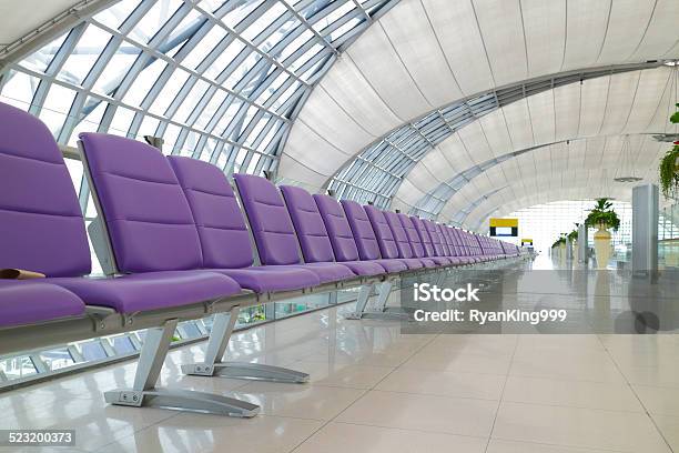 Silla En El Aeropuerto Foto de stock y más banco de imágenes de Aeropuerto - Aeropuerto, Aeropuerto Suvarnabhumi, Arquitectura