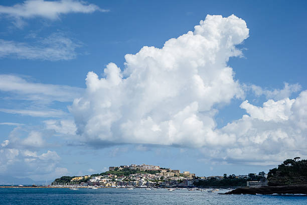 остров прочида замок и гавань, италия - ischia island campania nautical vessel harbor стоковые фото и изображения