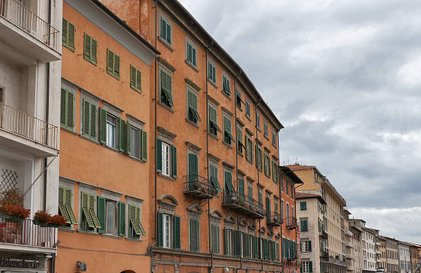 istock Old houses on the Arno river in Pisa 523218211