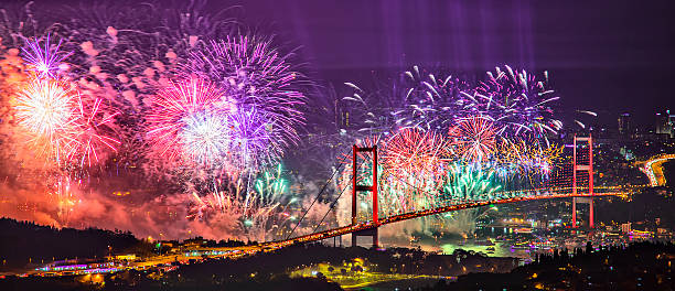 celebración del año nuevo, a los fuegos artificiales-sobre mar - texas tea fotografías e imágenes de stock