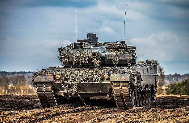 german main battle tank stands in position to shoot - leopard tank 個照片及圖片檔