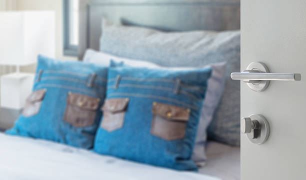 istock opened white door to blurred pillows on bed 523250214