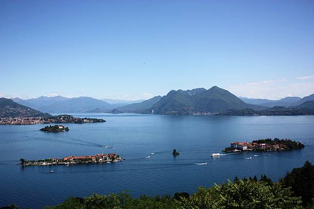 lago mayor y islas borromeas, piamonte italia - islas borromeas fotografías e imágenes de stock