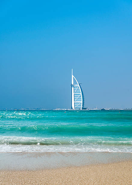 hotel burj al arab, dubai, emirados árabes unidos - jumeirah beach hotel - fotografias e filmes do acervo
