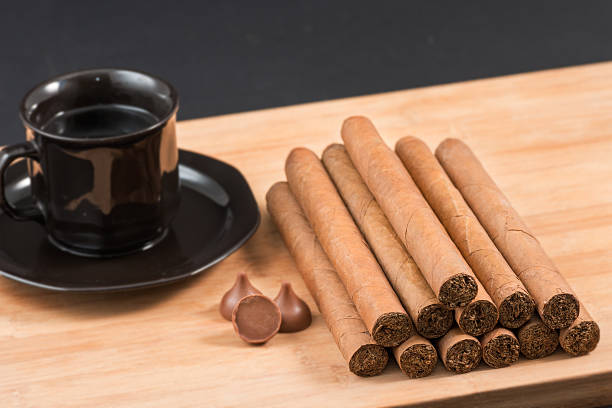 istock Worldwide famous hand rolled Cuban cigars 523279115