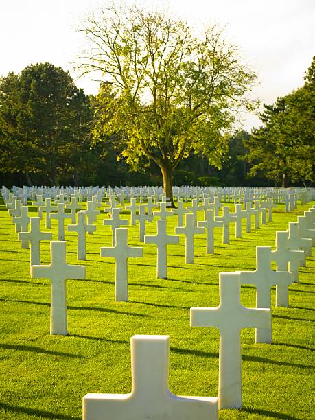 cimetière américain, omaha beach, normandie, france - hms juno photos et images de collection