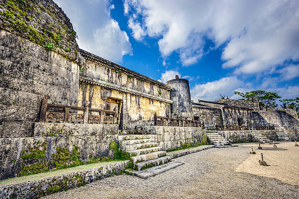 tamaudun-mausoleum - shuri castle stock-fotos und bilder