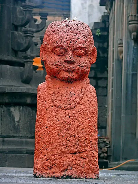 Photo of stone figurine just outside the sanctum, Kashi Vishweshwar Temple