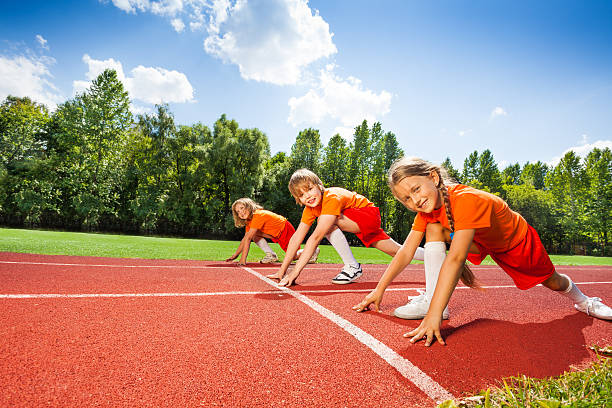 istock Children on bending knees in row ready to run 523314717