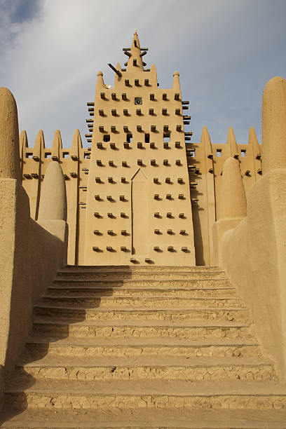 istock Front view of the Djenne mud mosque in Mali 523355465