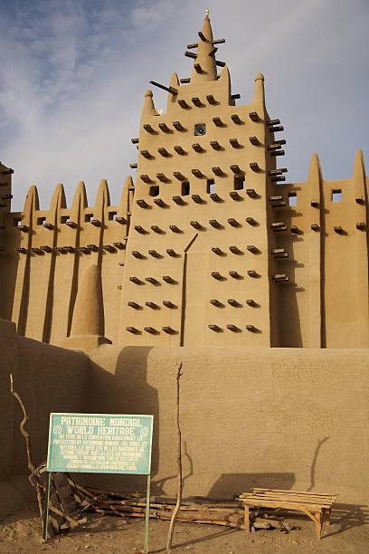 istock Front view of the Djenne mud mosque in Mali 523355471
