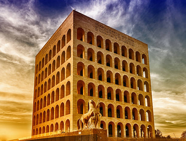 o palazzo della civilta italiana, também conhecida como praça coliseu, roma - civilta - fotografias e filmes do acervo