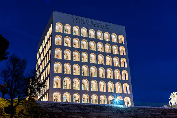 o palazzo della civilta italiana, também conhecida como praça coliseu, roma - civilta - fotografias e filmes do acervo