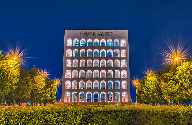 o palazzo della civilta italiana, também conhecida como praça coliseu, roma - civilta - fotografias e filmes do acervo