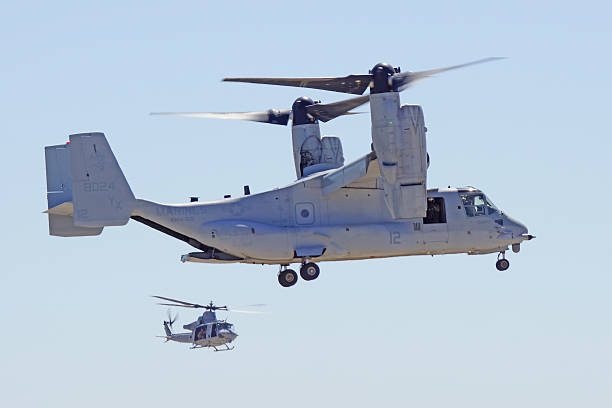 mv - 22 balbuzard pêcheur en hélicoptère au spectacle aérien de san diego - helicopter boeing marines military photos et images de collection