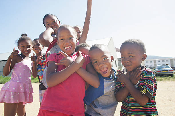 enfants de paarl en afrique du sud - superman shirt t shirt superhero photos et images de collection