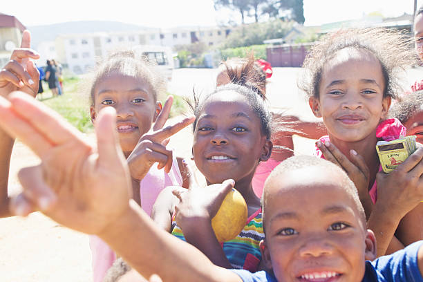 enfants de paarl en afrique du sud - superman shirt t shirt superhero photos et images de collection