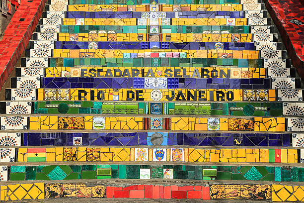 geflieste treppe im lapa in rio de janeiro, brasilien - rio de janeiro brazil steps staircase stock-fotos und bilder