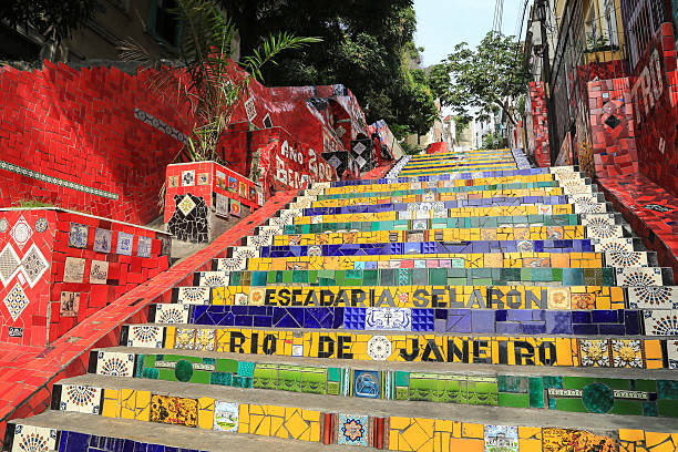 geflieste treppe im lapa in rio de janeiro, brasilien - rio de janeiro brazil steps staircase stock-fotos und bilder