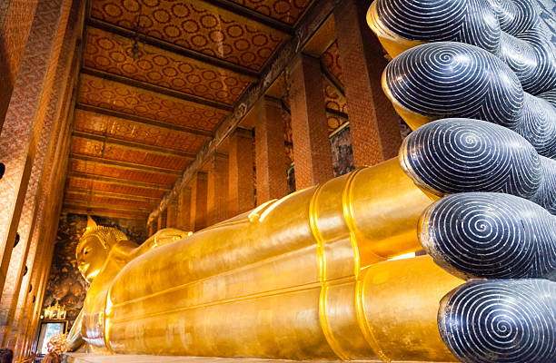 istock Reclinning Buddha in Bangkok 523383915