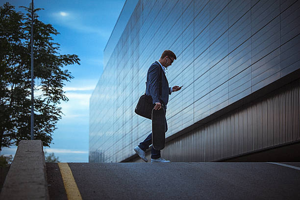 istock Young casual businessman using smartphone in the urban environment 523385148