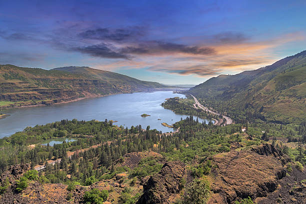 istock Columbia River Gorge from Rowena Crest 523393534