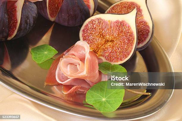 Higos Con Jamón Serrano Foto de stock y más banco de imágenes de Capuchina - Capuchina, Fotografía - Imágenes, Fruta