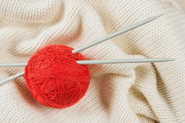 bolas com fios para costura - felt wool sphere textile - fotografias e filmes do acervo