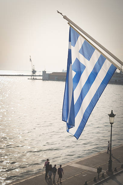 bandeira grega - greece crisis finance debt - fotografias e filmes do acervo