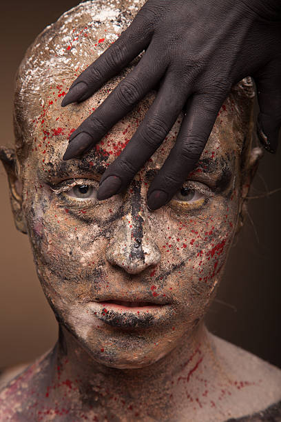 cor cara louca retrato de mulher de arte - stage makeup black halloween make up imagens e fotografias de stock