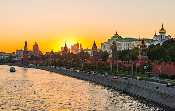 istock Sunset view of Kremlin in Moscow 523431717