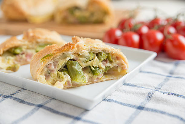 Pastry filled with ham, cheese and green asparagus