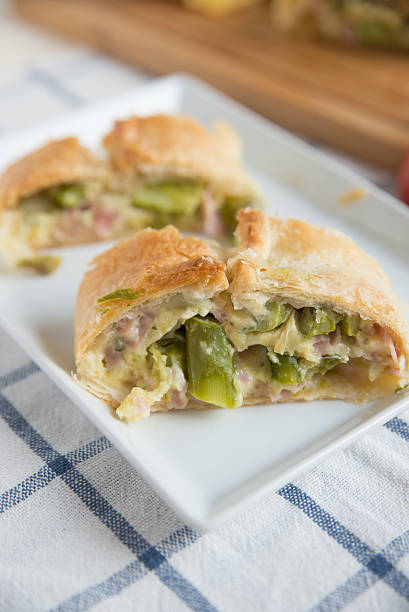 istock Pastry filled with ham, cheese and green asparagus 523470658