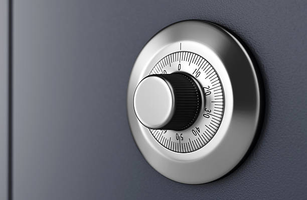 sécurité serrure à combinaison - safe vaulted door combination lock door photos et images de collection