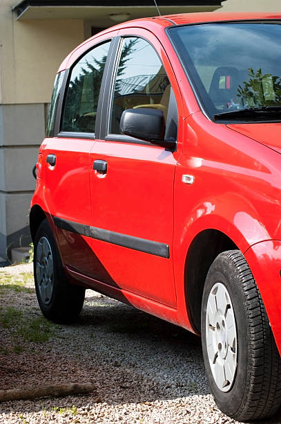 istock Line of Cars 523472527