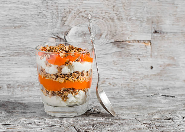 zdrowe śniadanie z muesli jogurt i owoce smoothie - apricot portion antioxidant fruit zdjęcia i obrazy z banku zdjęć